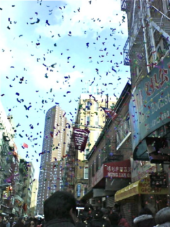 new york chinesisches neujahr confetti