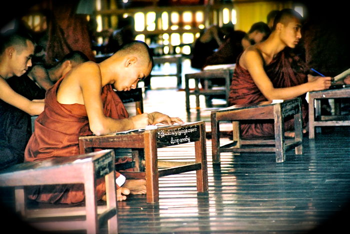 Myanmar: Während einer Prüfung in Pali
